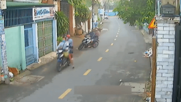 Ke trom dung sung dien bat cho hinh anh