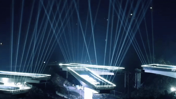 Chiec cau xoay vong moi tai Trung Quoc hinh anh