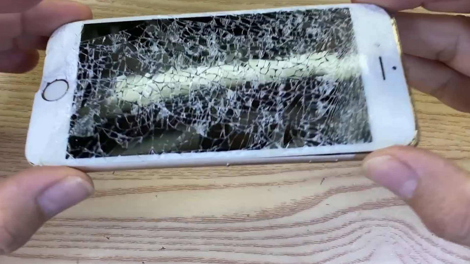 'Lot xac' iPhone 6 cu thanh iPhone 8 moi toanh hinh anh