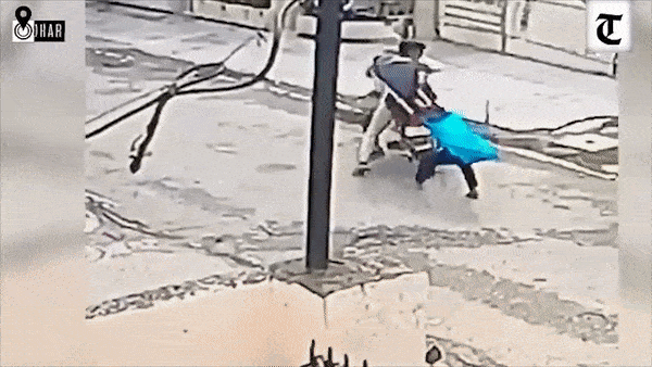 Bi giat dien thoai, co gai duoi theo ten cuop hinh anh