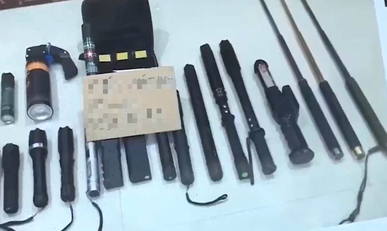 Rao ban vu khi tren mang xa hoi hinh anh