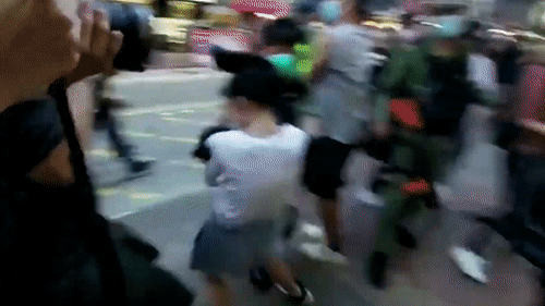 Canh sat Hong Kong tran ap be gai 12 tuoi hinh anh