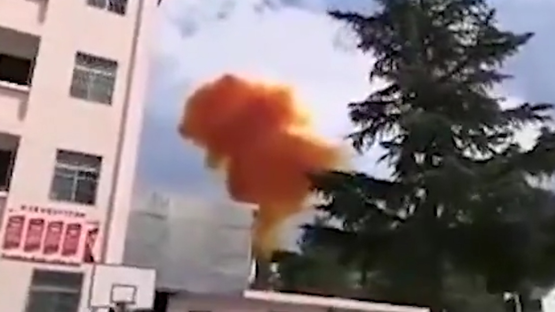 Dam may hoa chat cua ten lua Truong Chinh 4 o Trung Quoc hinh anh