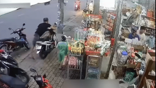 Be khoa xe may trong 5 giay hinh anh