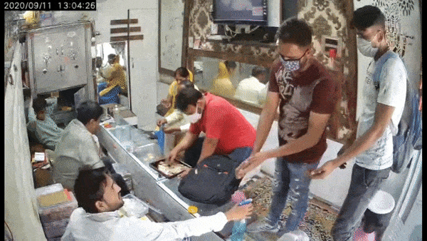 Di cuop nhung van tuan thu bien phap ngan ngua virus o An Do hinh anh