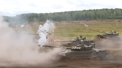 Xe tang T-72B3M khai hoa trong le ky niem hinh anh