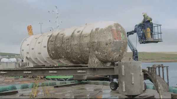 Microsoft truc vot trung tam du lieu duoi day bien hinh anh