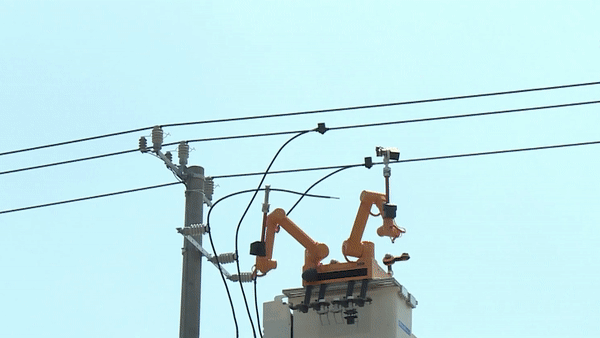 Robot sua duong day dien tai Thuong Hai hinh anh