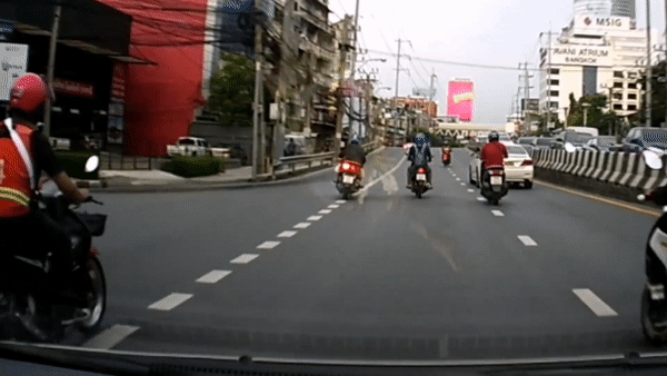 Tai xe nga xuong duong vi boc dau xe may hinh anh