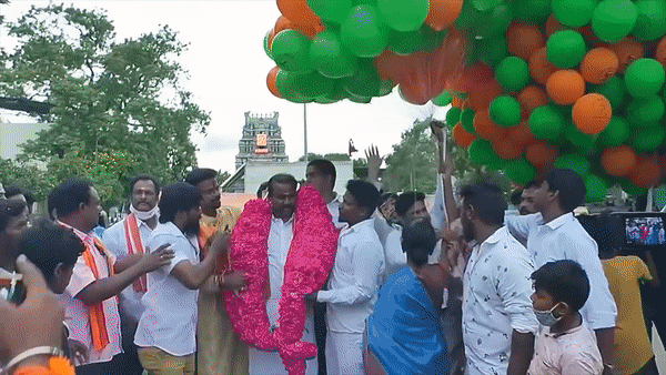 Chum bong bay phat no o An Do, 12 nguoi bi thuong hinh anh