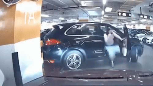 Oto troi lui trong ham xe vi nu tai xe quen phanh hinh anh