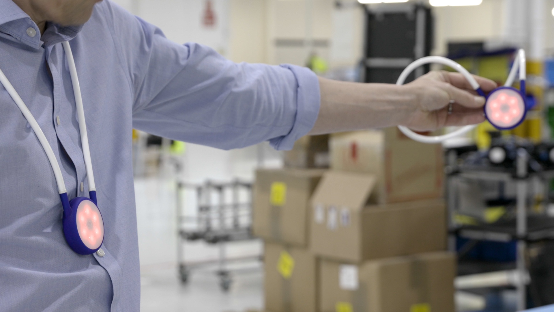 Thiet bi giup nguoi dung giu khoang cach xa hoi hinh anh