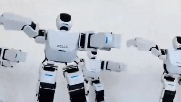 Robot nhay mua chao don tan sinh vien o Trung Quoc hinh anh