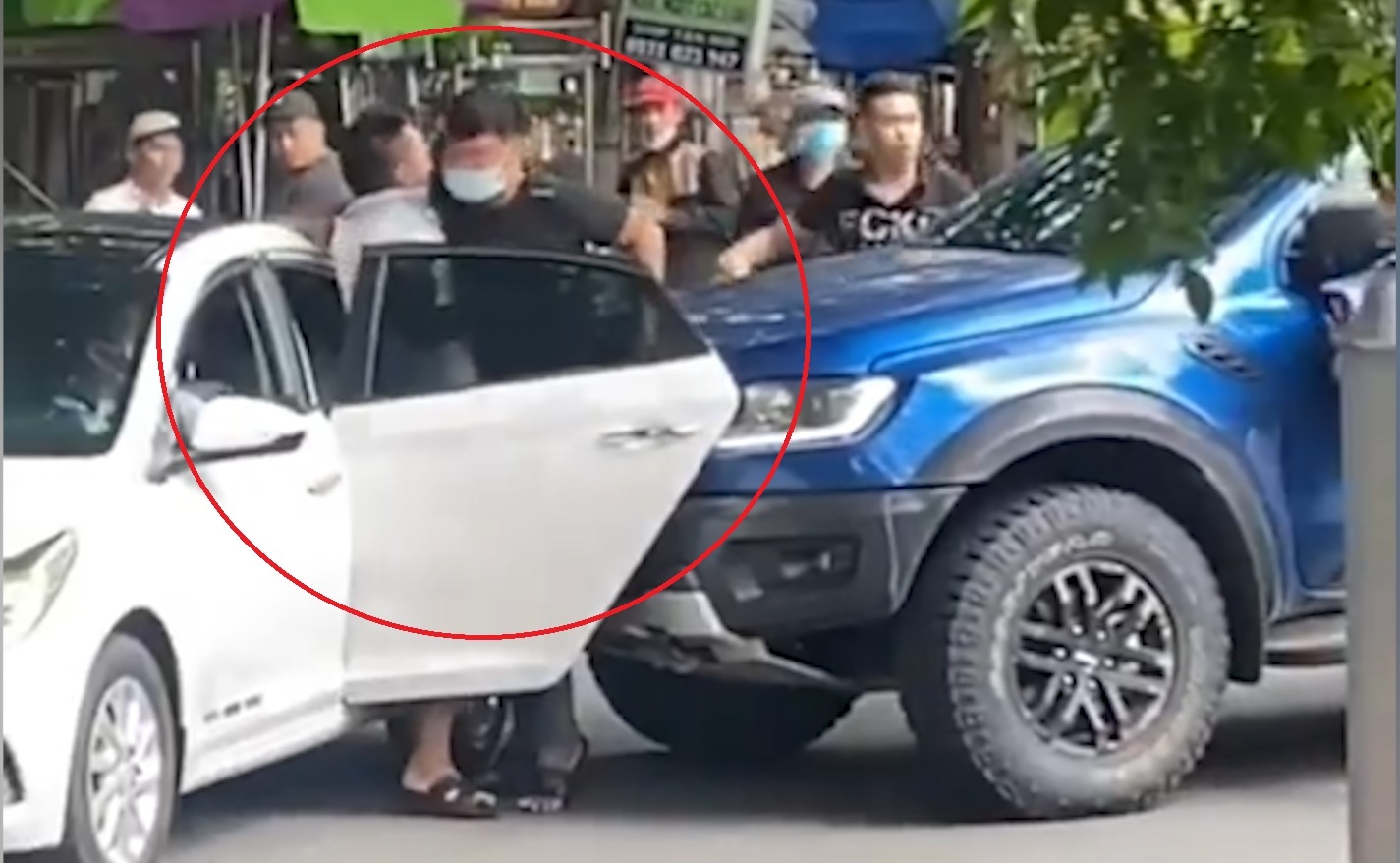 Xe ban tai lao vao nhom nguoi o TP.HCM hinh anh