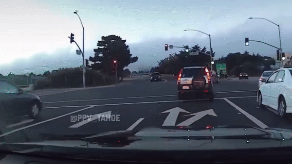 Nghi pham danh cap xe canh sat roi gay tai nan o My hinh anh