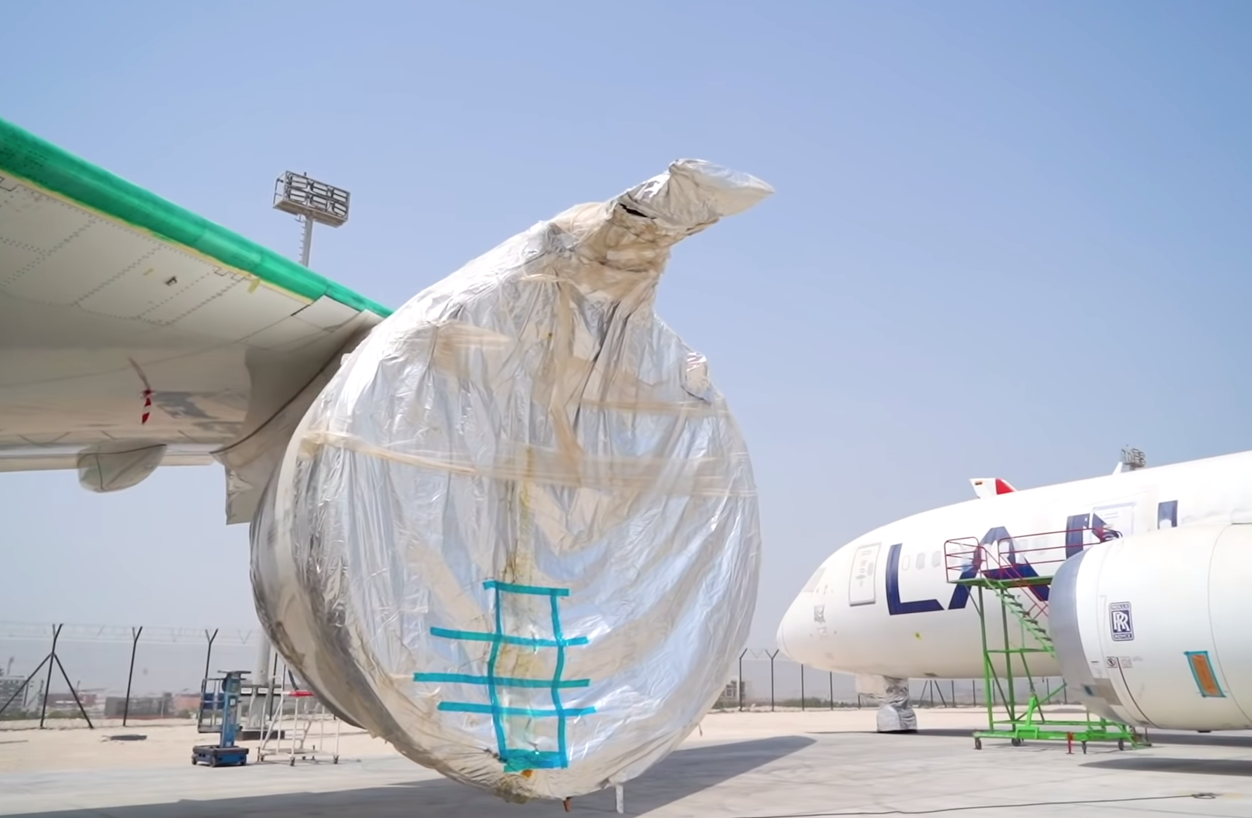 May bay duoc 'trum ao' bao quan trong mua dich hinh anh