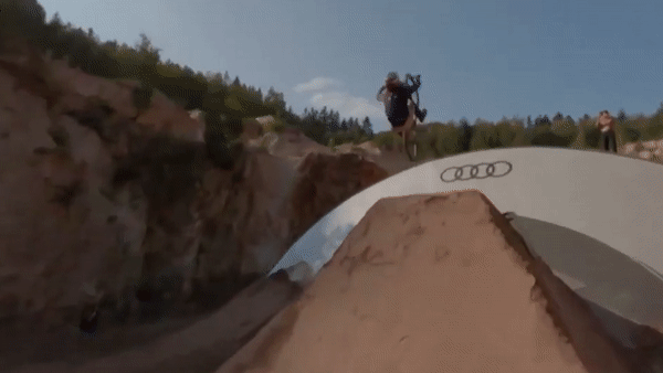 Nhung pha trinh dien xe dap leo nui o Duc hinh anh