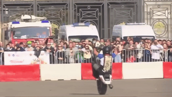 Canh sat Nga bieu dien ky thuat lai xe hinh anh