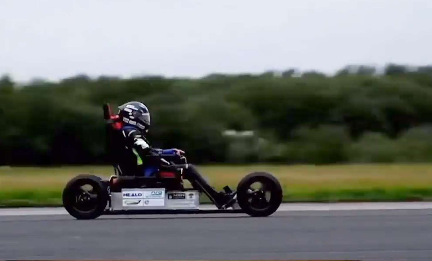 Xe lan chay dien nhanh nhat the gioi hinh anh