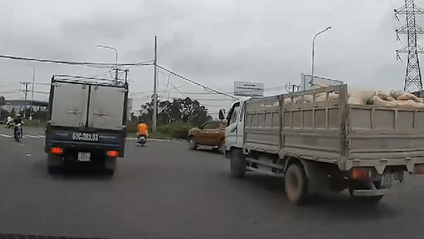 Xe ban tai dam vang xe may hinh anh