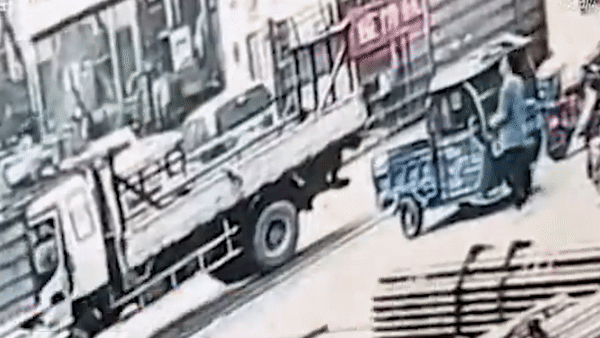 Can cau lam roi ong thep, suyt de trung nguoi hinh anh