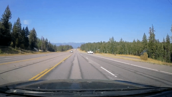 Oto bat ngo quay dau gay tai nan cho xe khac hinh anh