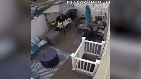 Oto mat kiem soat dam vao nha dan o My hinh anh