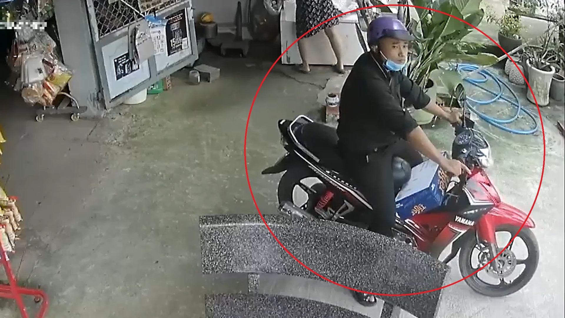 Thanh nien mua bia nhung khong tra tien hinh anh