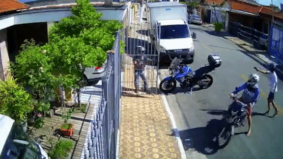 Chu cho cuu chu khoi 2 ten cuop co vu trang hinh anh