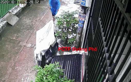 Ten trom bo chay khi bi phat hien be khoa xe may hinh anh