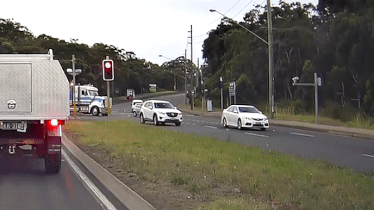 Xe tai dam xoay ngang oto hinh anh