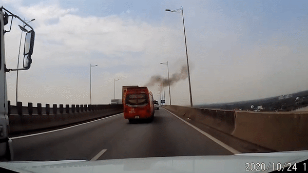 Xe container tat dau oto o TP.HCM hinh anh