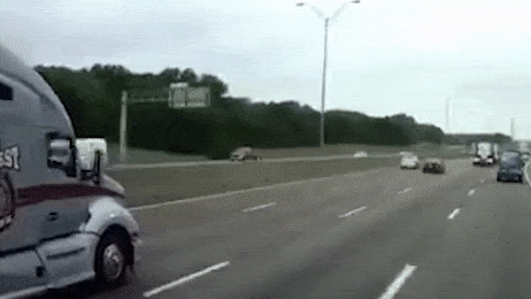 Tai xe say ruou lai oto nguoc chieu gay tai nan lien hoan tren cao toc hinh anh