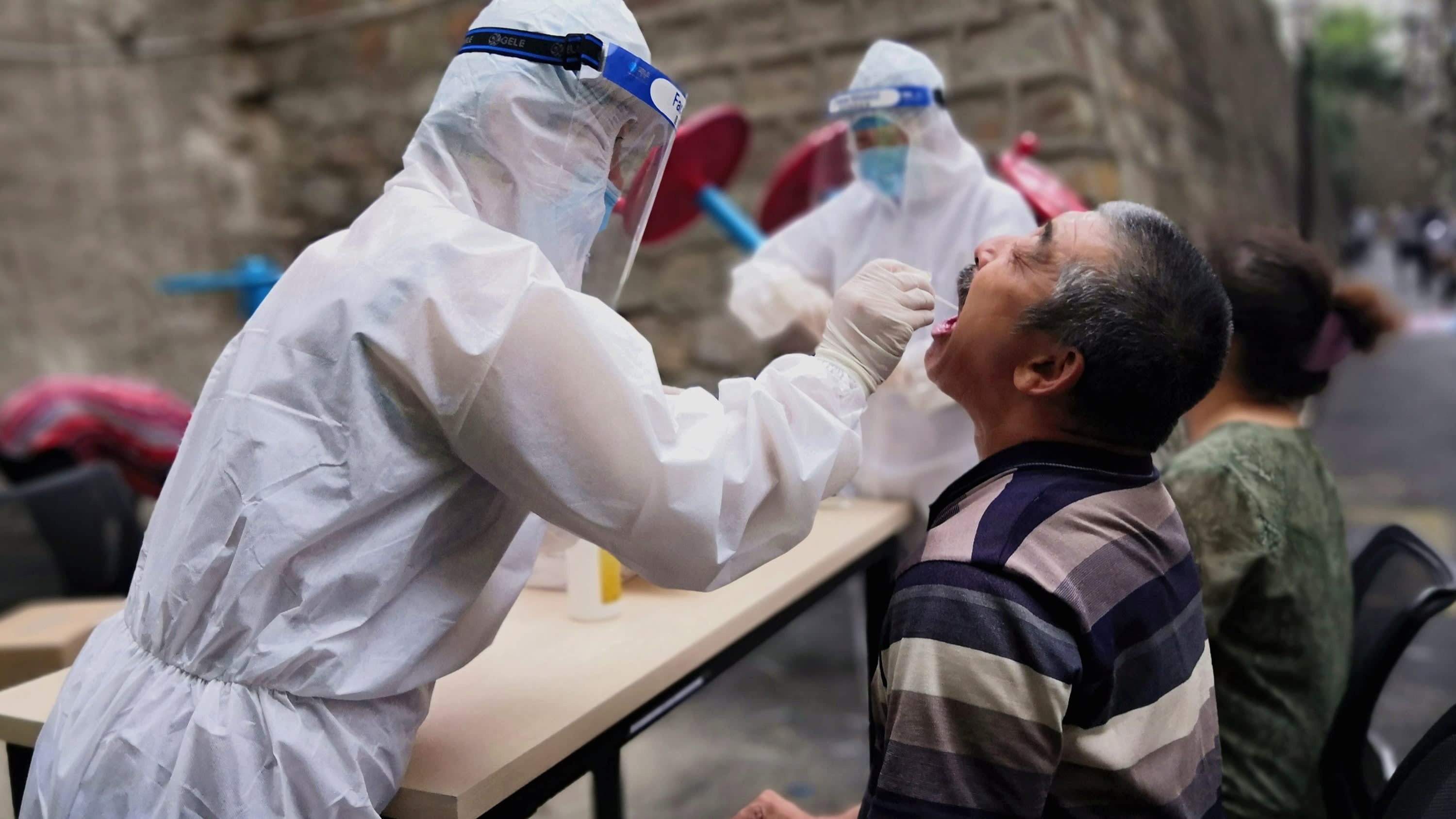 Trung Quoc bung phat o dich Covid-19 lon nhat sau 4 thang hinh anh