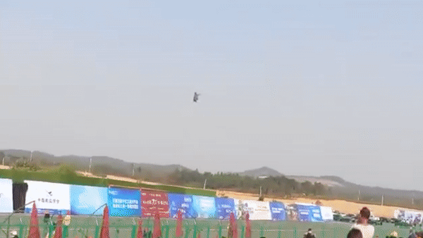 Truc thang khong nguoi lai lao thang xuong dat o Hang Chau hinh anh