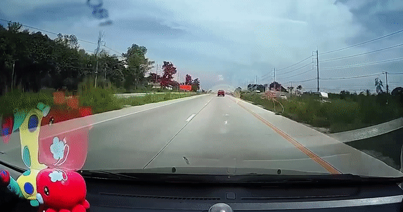 Xe ban tai mat lai lao sang lan nguoc chieu hinh anh