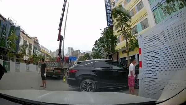 Cot den roi trung dau nguoi di duong o Trung Quoc hinh anh