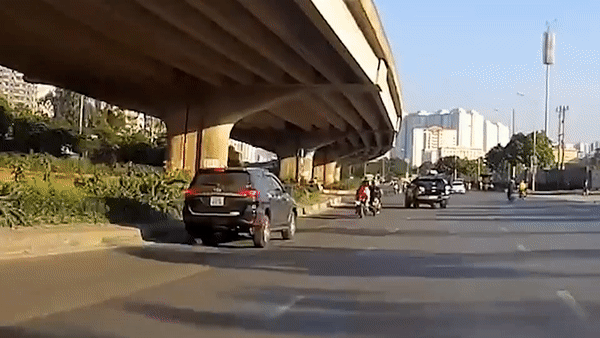 Moto gay tai nan cho xe khac roi bo chay hinh anh