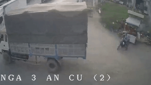 Xe tai mat lai gay tai nan lien hoan hinh anh