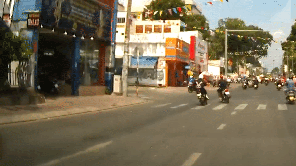 Xe may re au gay tai nan lien hoan hinh anh