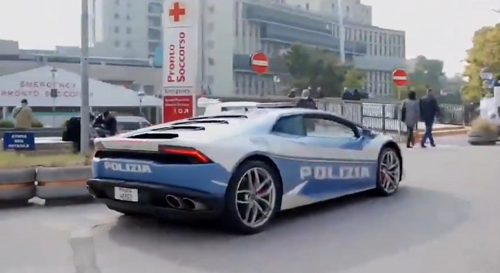 Canh sat Italy dung Lamborghini van chuyen noi tang hinh anh