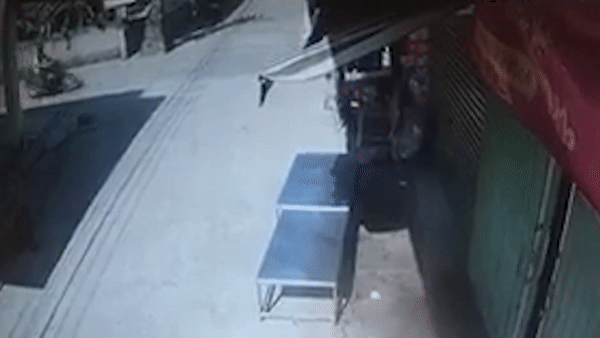 Xe may phong nhanh dam vang xe khac hinh anh