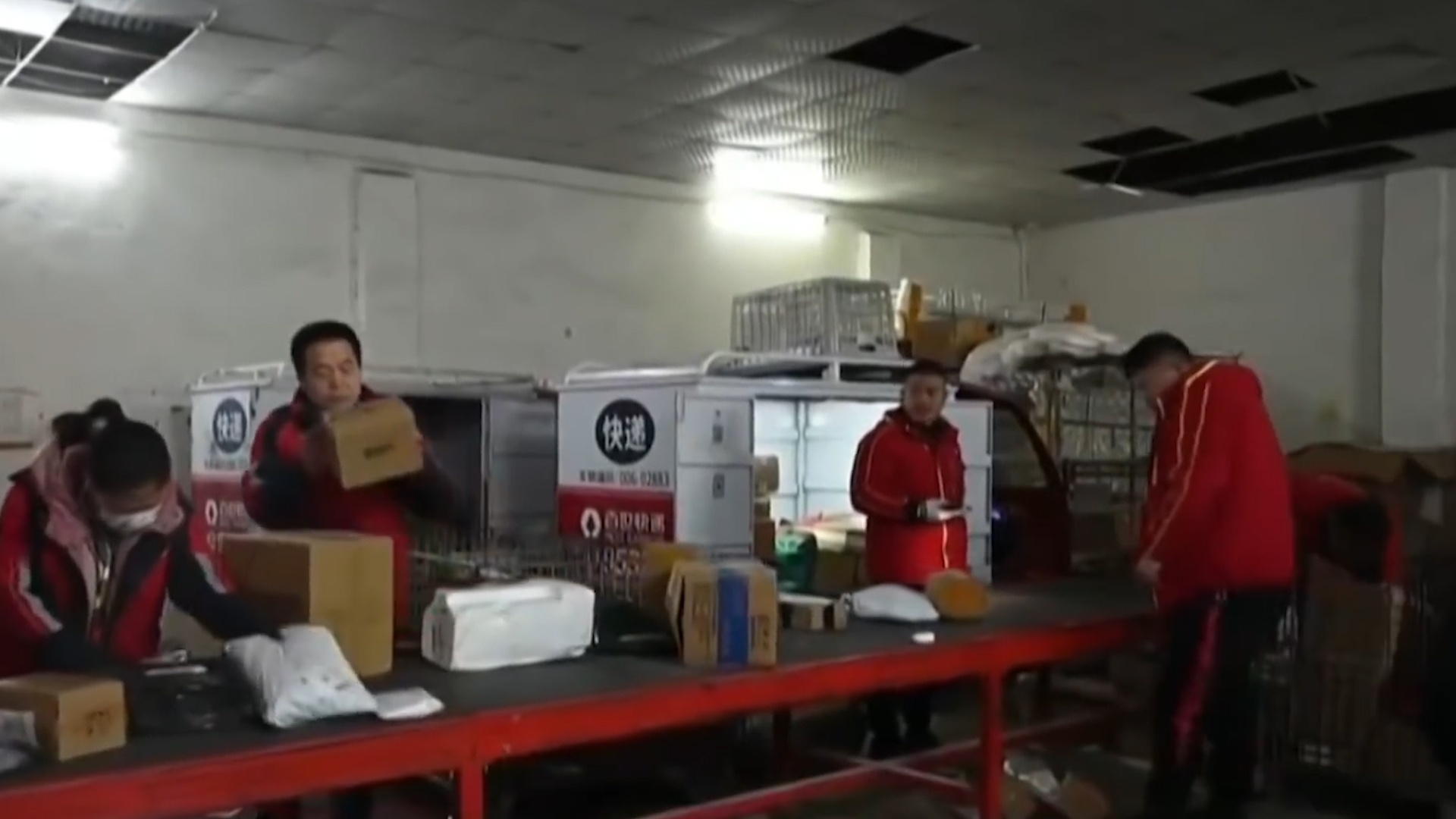 Nganh giao hang Trung Quoc ban ron trong 'ngay doc than' hinh anh