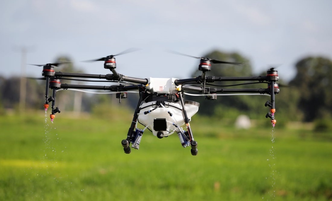 Dung may bay khong nguoi lai xoa so sot ret hinh anh