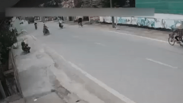 Xe may phong nhanh gay tai nan lien hoan hinh anh