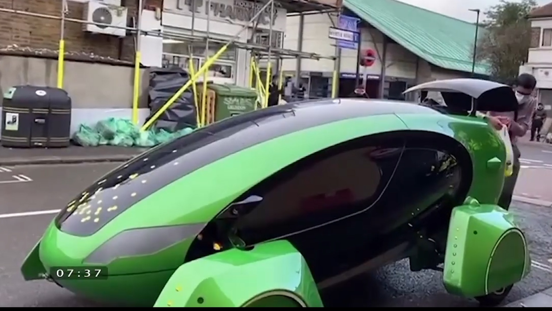 Robot giao hang tu dong trong thoi dich benh Covid-19 hinh anh