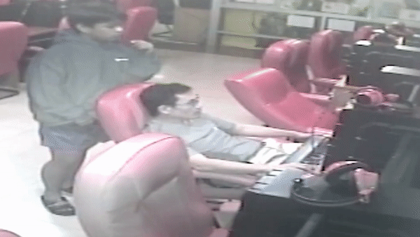 Ten cuop cam dao de doa nguoi choi game hinh anh