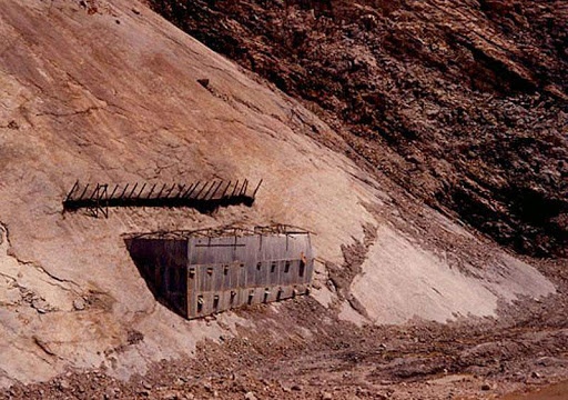 Lo phan ung hat nhan tu 2 ty nam truoc hinh anh