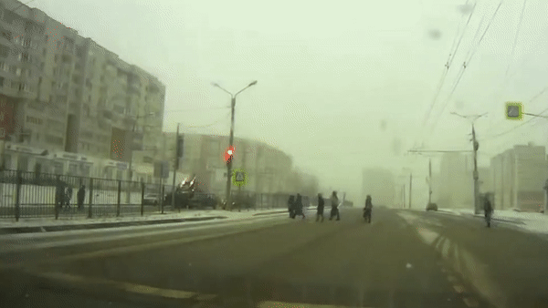 Oto phong nhanh suyt dam trung nguoi di bo hinh anh