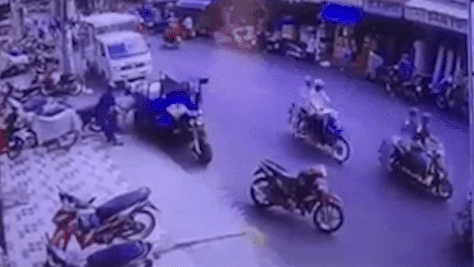 Ke gian lay trom bao hang cua tai xe xe ba gac tai TP.HCM hinh anh